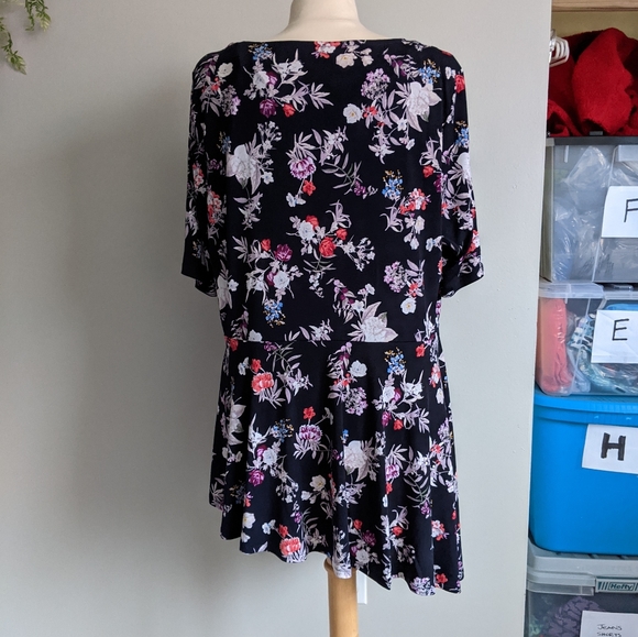 (Lane Bryant) Blue Floral Diagonal Blouse 18/20 - Picture 7 of 10